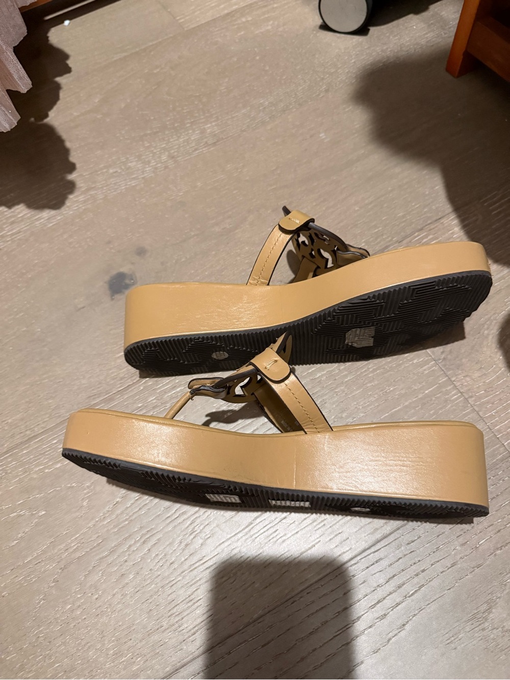 Tory Burch Miller Wedge Sandals Tan Leather Sz 8 - Picture 3 of 5